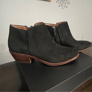 Sam Edelman 🖤👢 Black Petty Ankle suede Booties, size 5